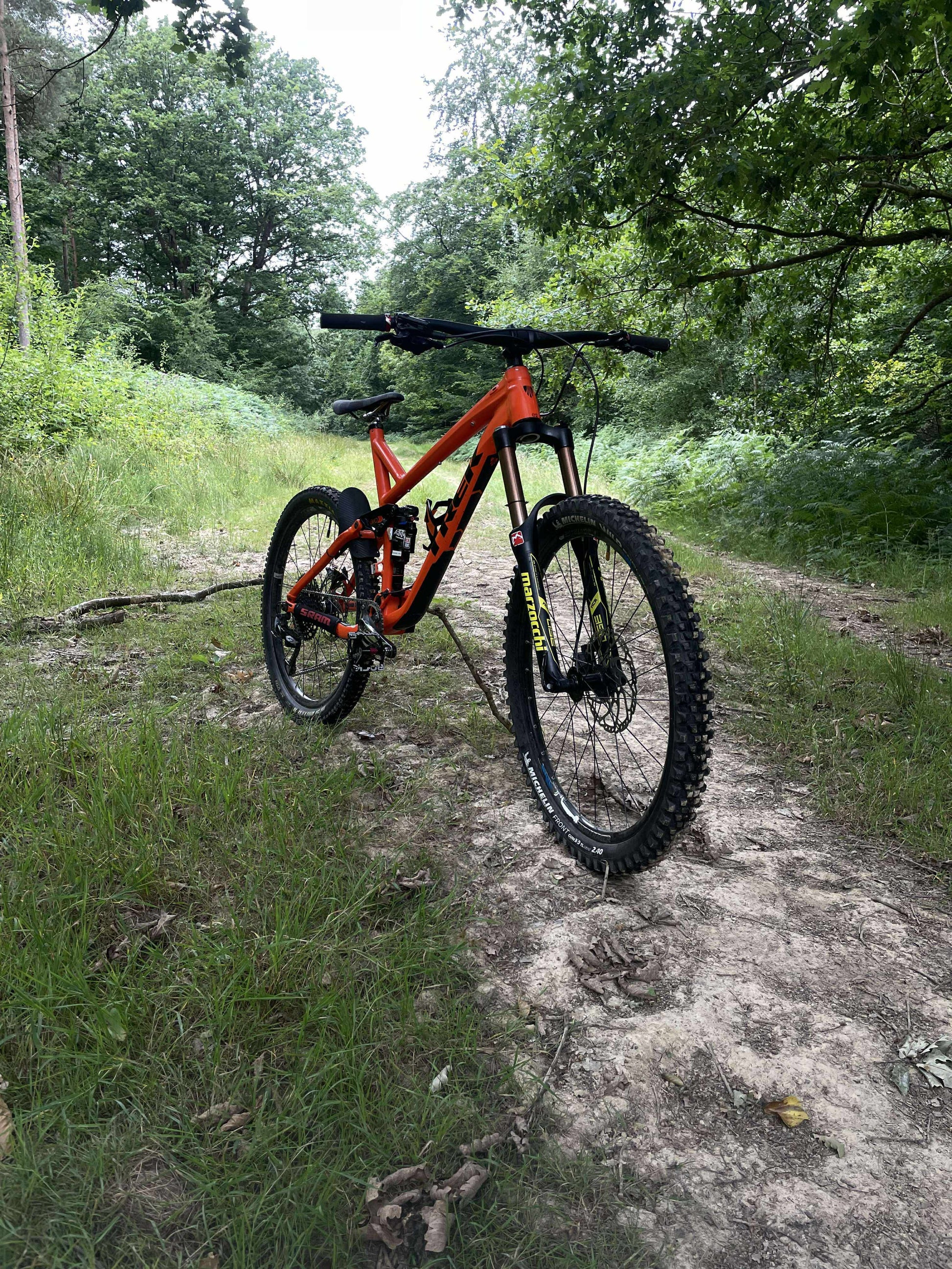 Trek Slash 9 Enduro Mountain Bike